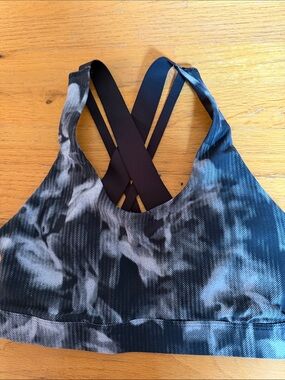 Old Navy Black and Gray Tie-Dye Strappy Sports Bra